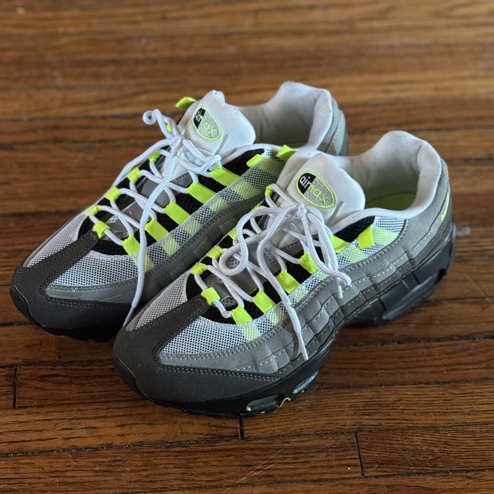 Like NEW Nike Air Max Lime green,, Light grey to Dark grey size 9.5